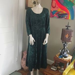 Vintage Dark Emerald Green Crushed Velvet Dress
